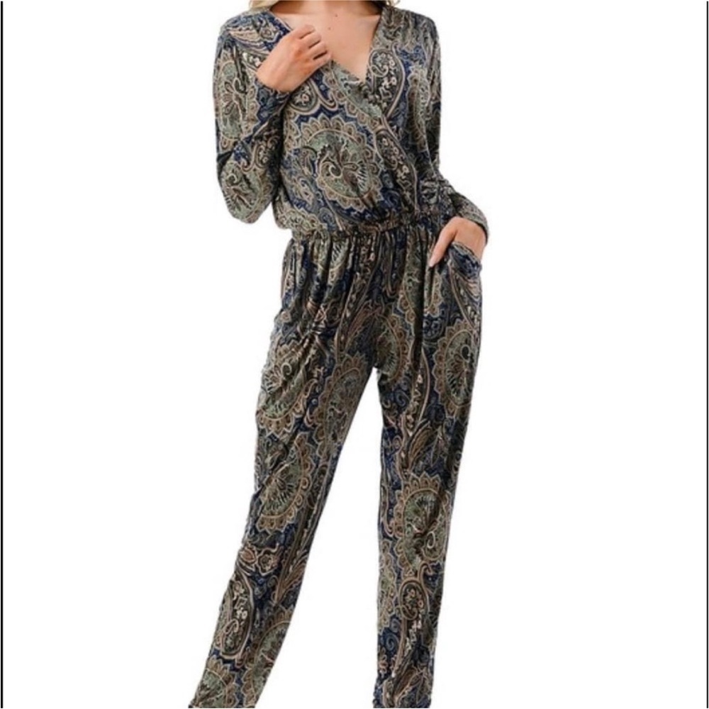 Ariella Blue Paisley Print Boho Jumpsuit V-Neck Long Sleeve NWT - medium - Picture 3 of 6